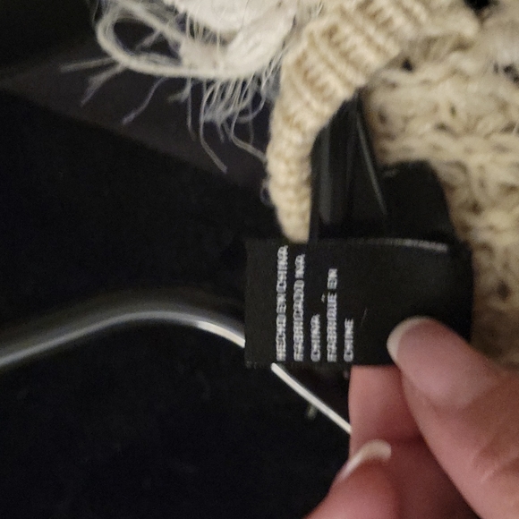 Forever 21 Sweater - Picture 3 of 4